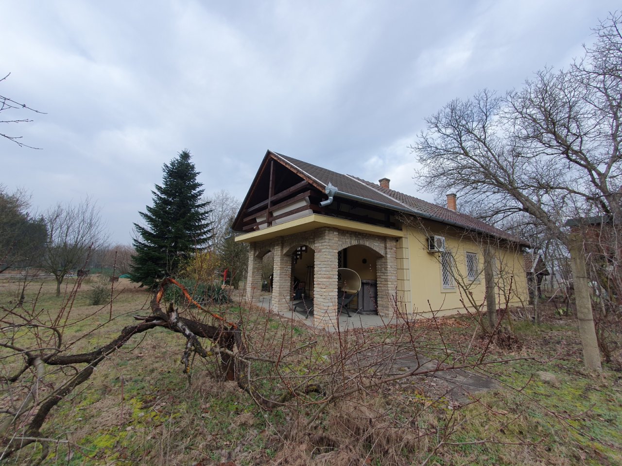(BAA) Familienhaus mit Teich und großem Grundstück in Ruhelage (CM117-4)