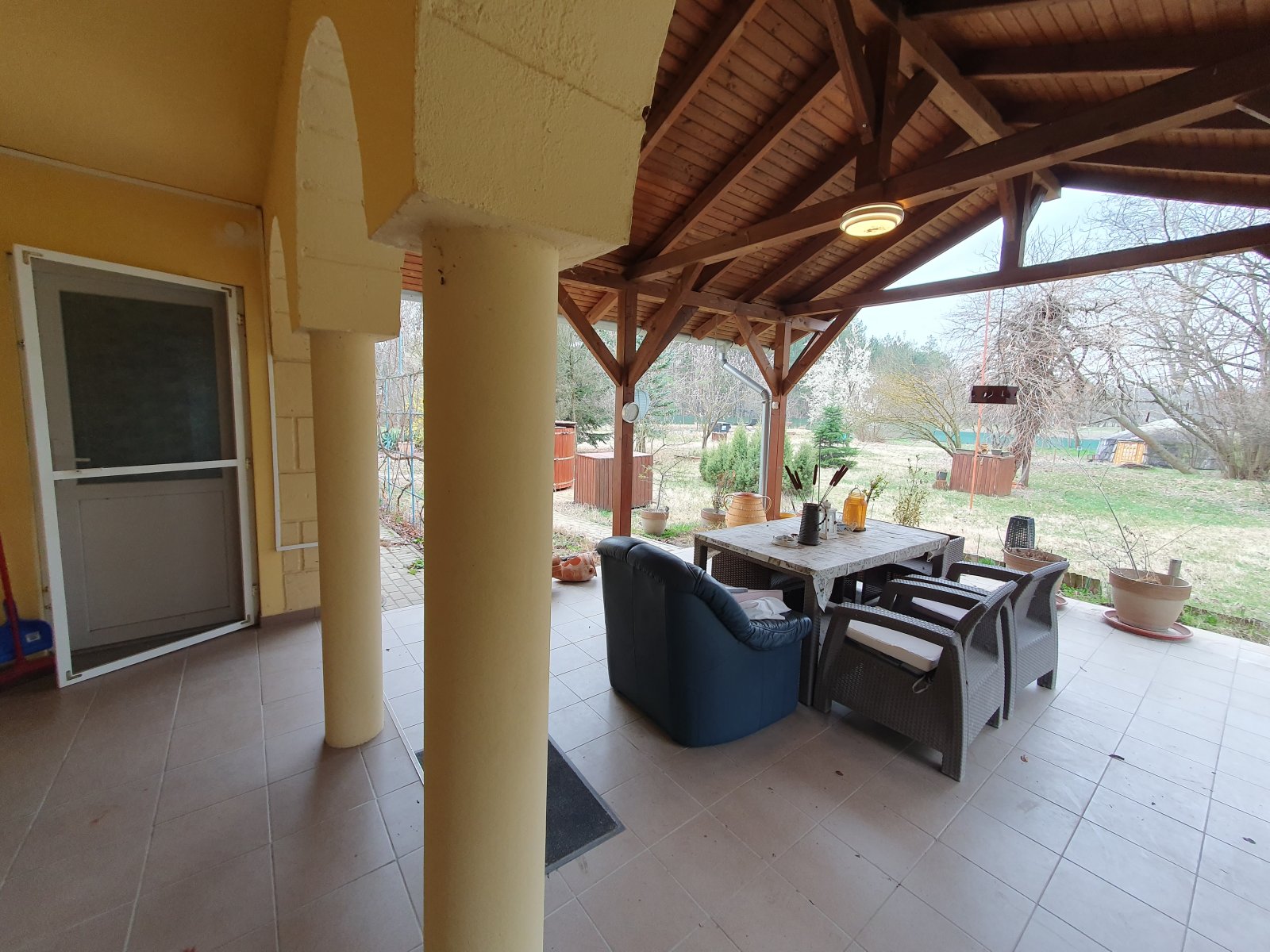 (BAA) Familienhaus mit Teich und großem Grundstück in Ruhelage (CM117-4)