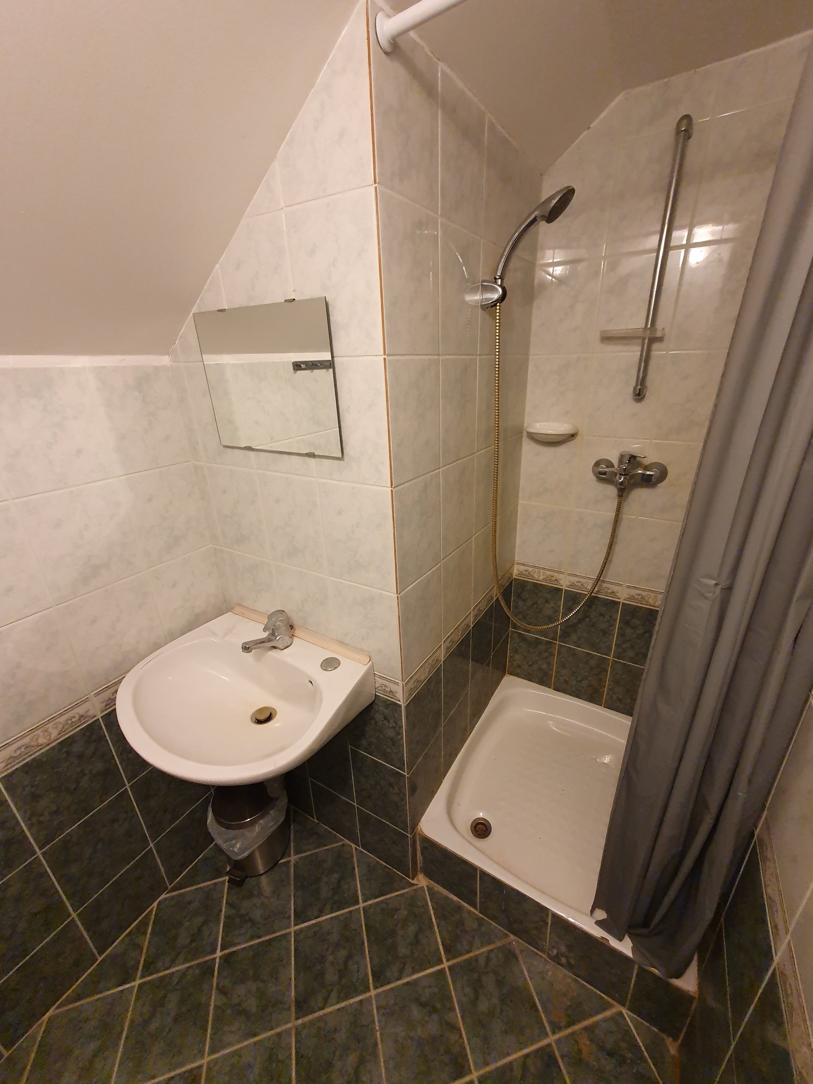 (BAA) Familienhaus mit Teich und großem Grundstück in Ruhelage (CM117-4)