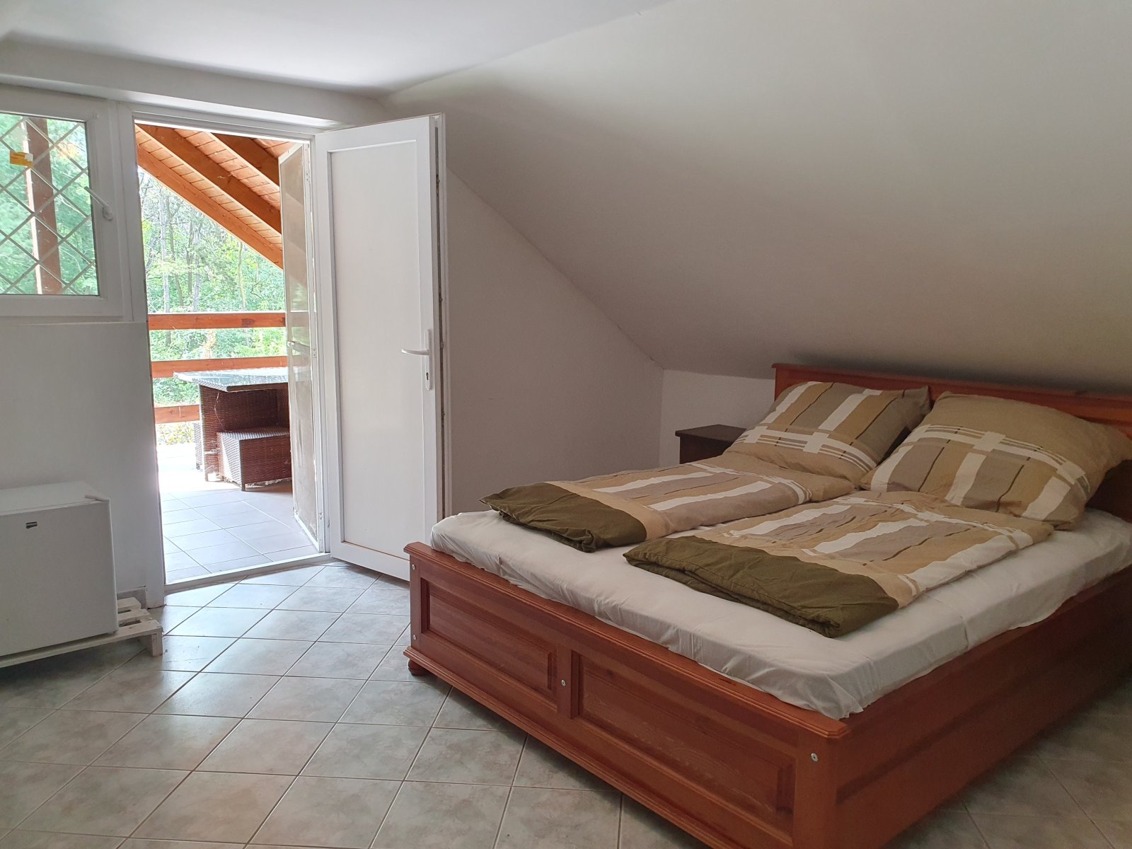 (BAA) Familienhaus mit Teich und großem Grundstück in Ruhelage (CM117-4)