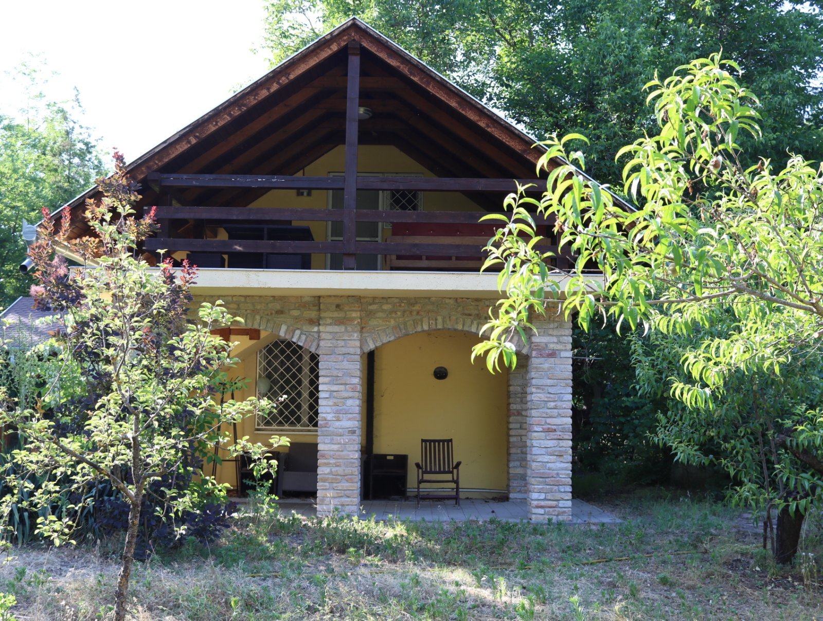 (BAA) Familienhaus mit Teich und großem Grundstück in Ruhelage (CM117-4)