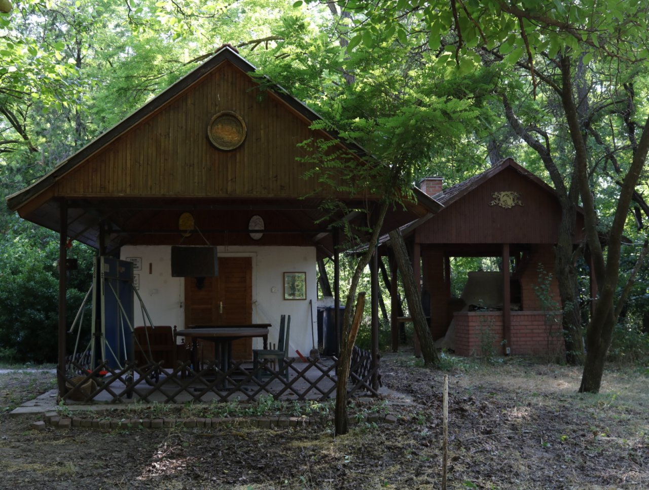 (BAA) Familienhaus mit Teich und großem Grundstück in Ruhelage (CM117-4)