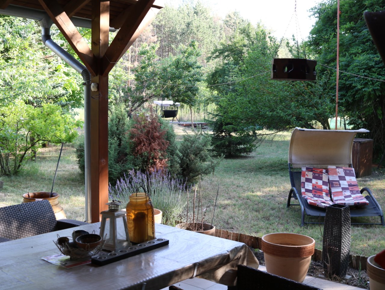 (BAA) Familienhaus mit Teich und großem Grundstück in Ruhelage (CM117-4)