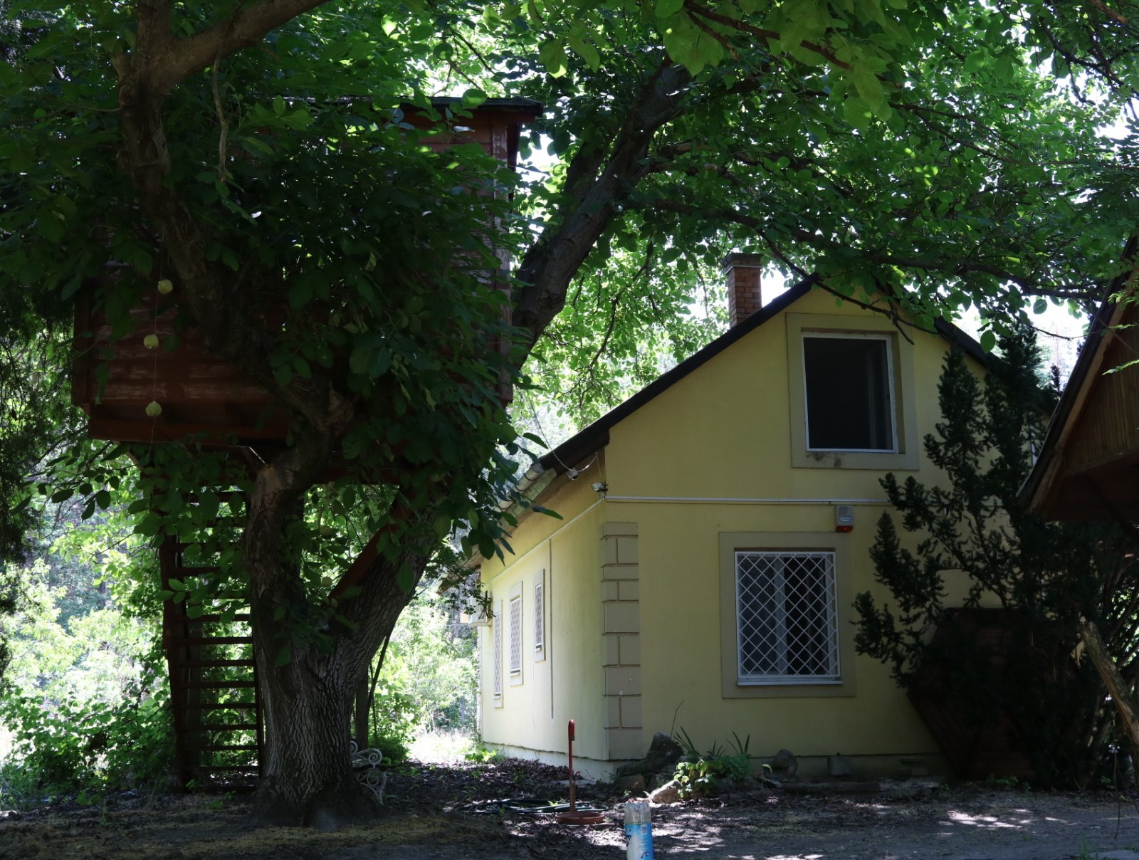 (BAA) Familienhaus mit Teich und großem Grundstück in Ruhelage