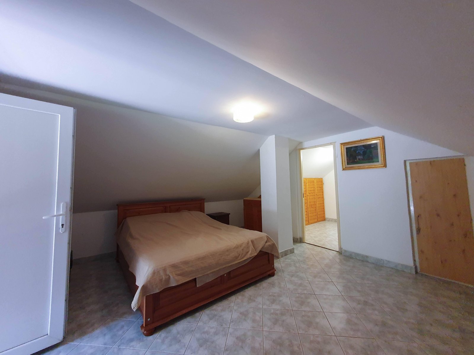 (BAA) Familienhaus mit Teich und großem Grundstück in Ruhelage (CM117-4)