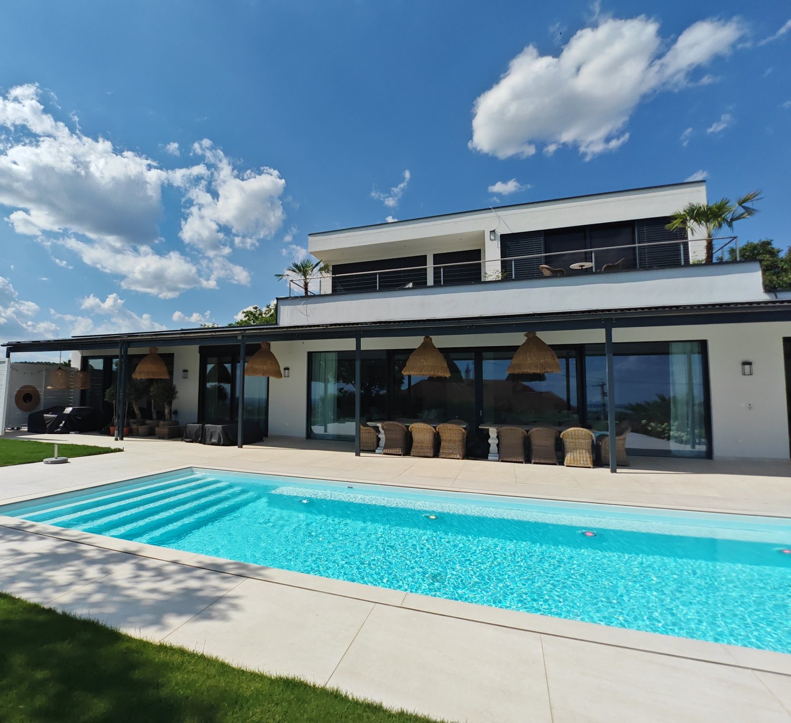 Traumhaftes Designer-Anwesen über dem Balaton mit Seeblick & eigenem Bootsliegeplatz (CM222-2)