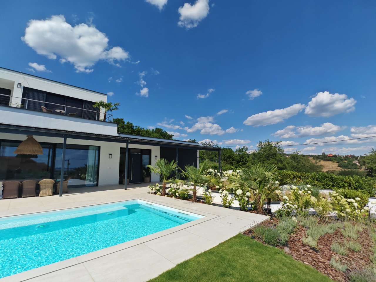 Traumhaftes Designer-Anwesen über dem Balaton mit Seeblick &amp; eigenem Bootsliegeplatz (CM222-2)
