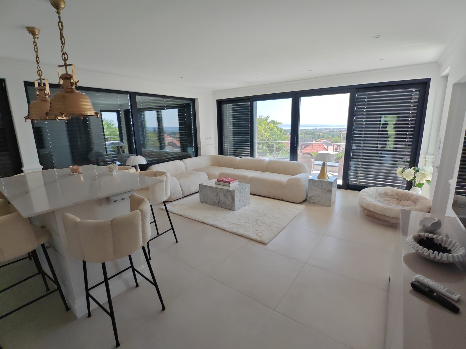 Traumhaftes Designer-Anwesen über dem Balaton mit Seeblick & eigenem Bootsliegeplatz (CM222-2)