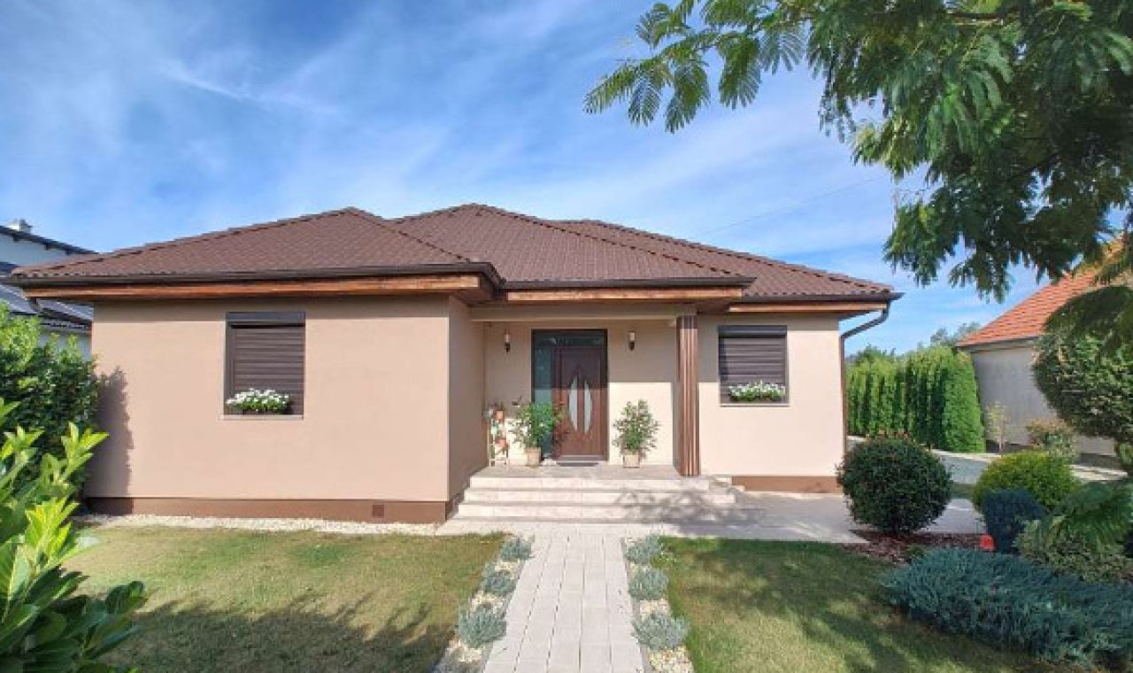Moderner Bungalow mit Doppelgarage in Ják (WH3611)