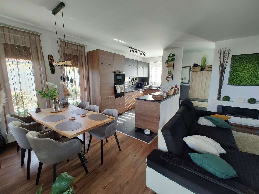 Moderner Bungalow mit Doppelgarage in Ják