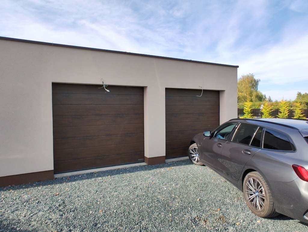 Moderner Bungalow mit Doppelgarage in Ják
