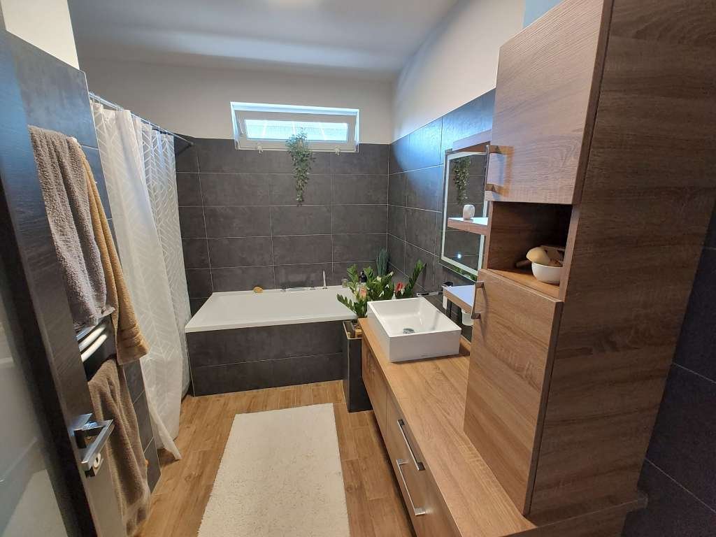 Moderner Bungalow mit Doppelgarage in Ják (WH3611)