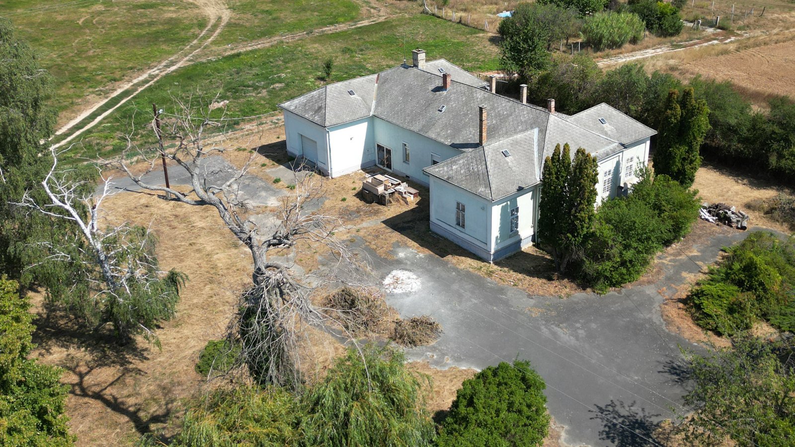 (ACA) Historische Villa am Rande des Balaton möchte aus dem Dornröschenschlaf erweckt werden