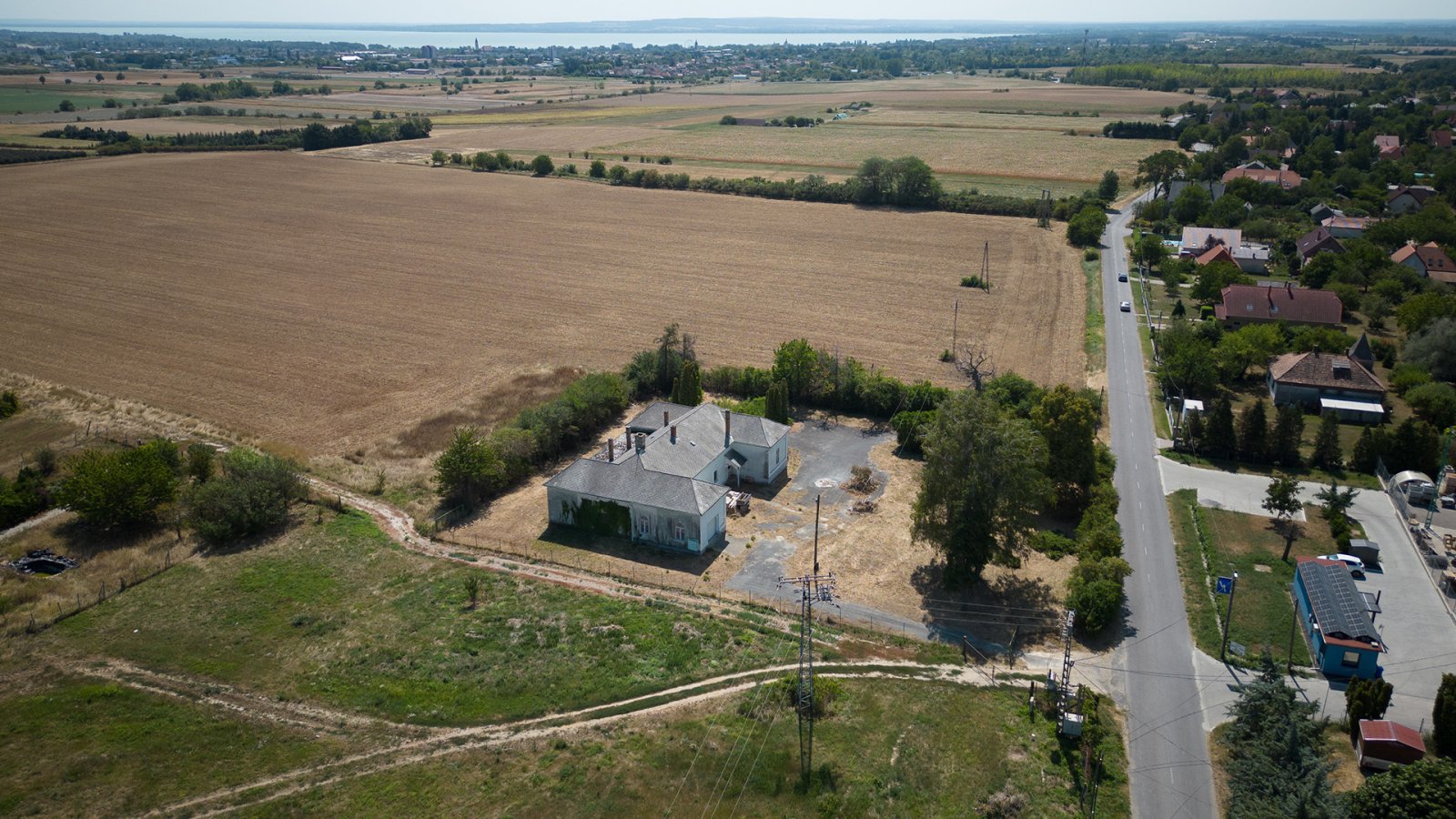 (ACA) Historische Villa am Rande des Balaton möchte aus dem Dornröschenschlaf erweckt werden