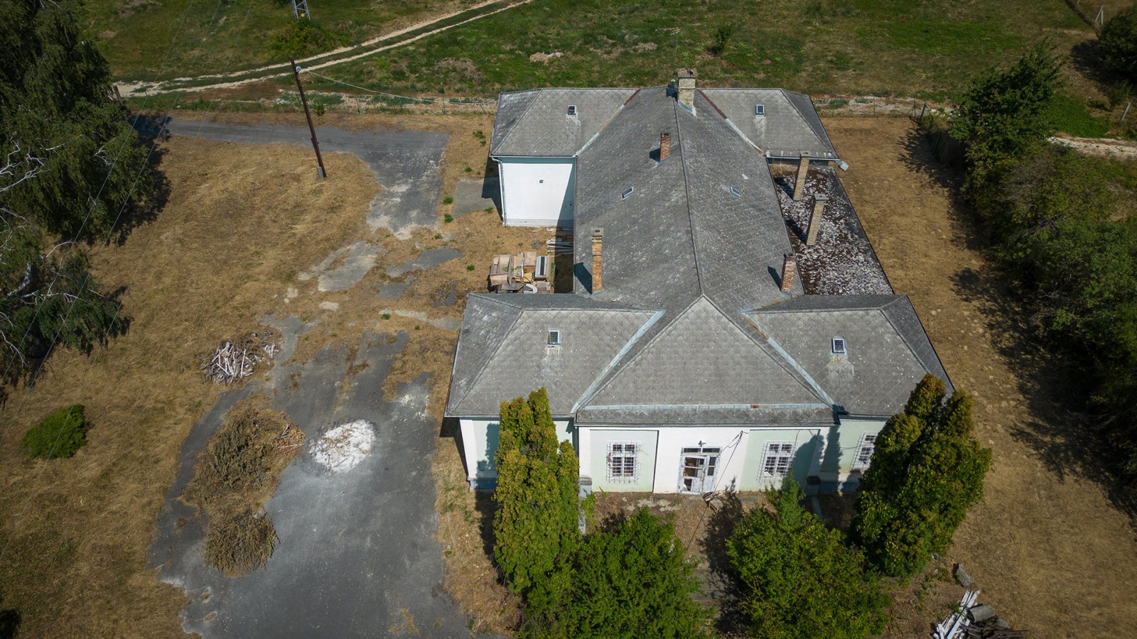(ACA) Historische Villa am Rande des Balaton möchte aus dem Dornröschenschlaf erweckt werden (44073)