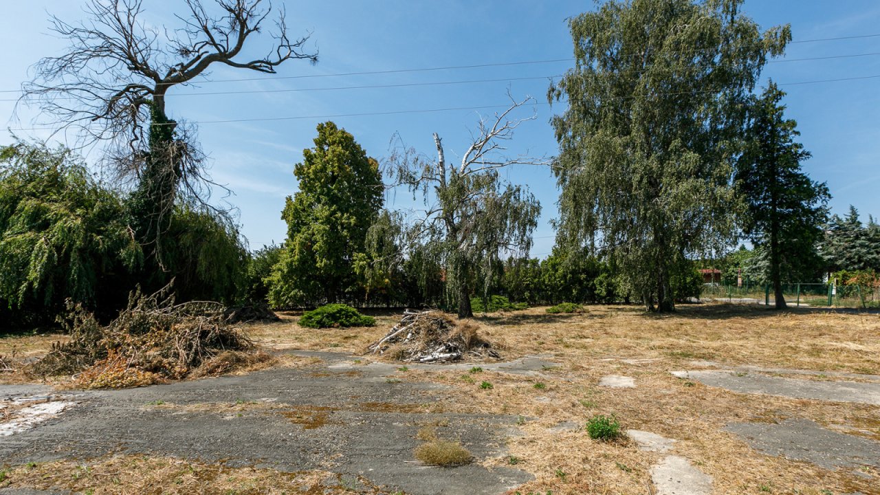 (ACA) Historische Villa am Rande des Balaton möchte aus dem Dornröschenschlaf erweckt werden (44073)