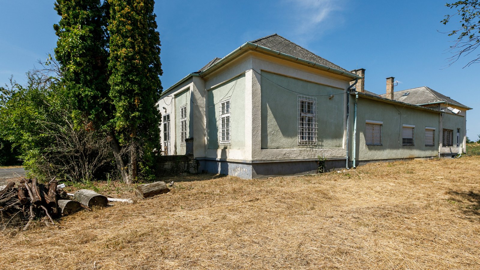 (ACA) Historische Villa am Rande des Balaton möchte aus dem Dornröschenschlaf erweckt werden (44073)