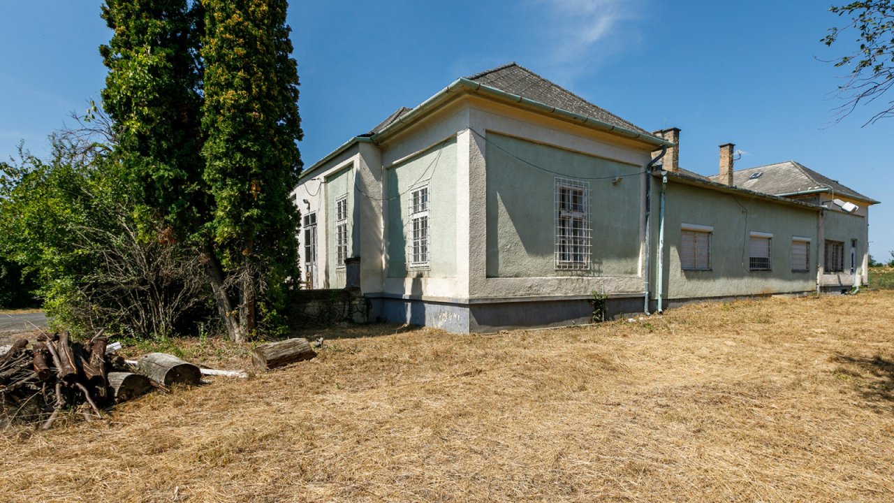 (ACA) Historische Villa am Rande des Balaton möchte aus dem Dornröschenschlaf erweckt werden (44073)