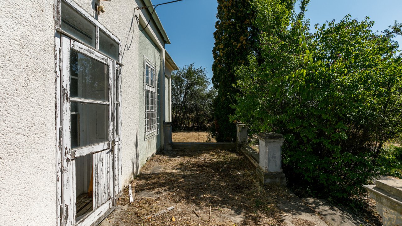 (ACA) Historische Villa am Rande des Balaton möchte aus dem Dornröschenschlaf erweckt werden (44073)