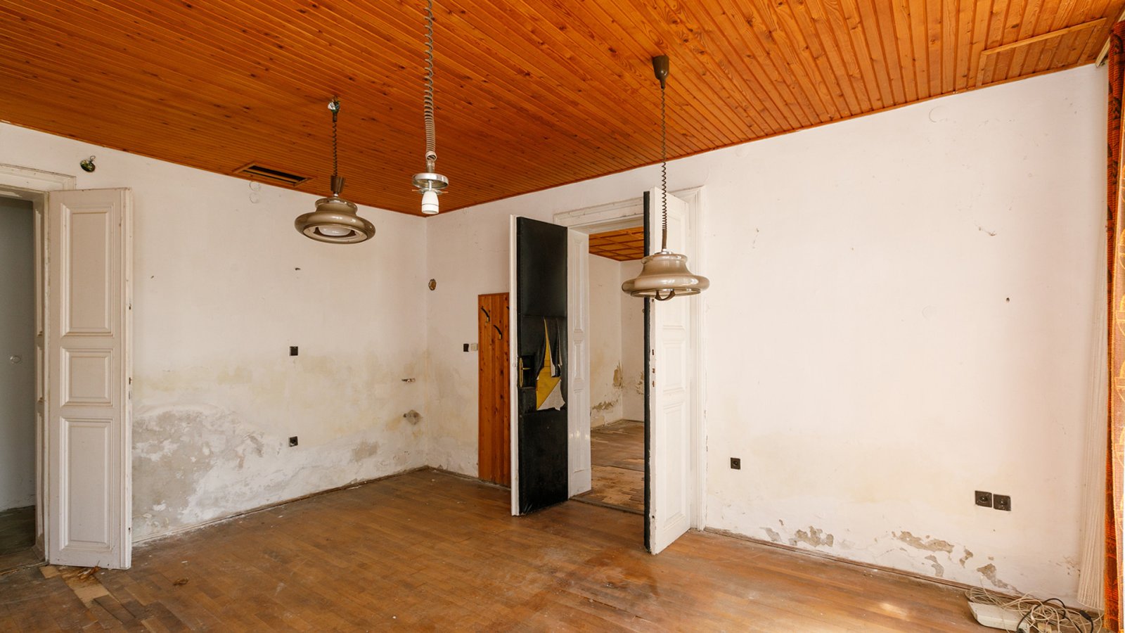 (ACA) Historische Villa am Rande des Balaton möchte aus dem Dornröschenschlaf erweckt werden (44073)