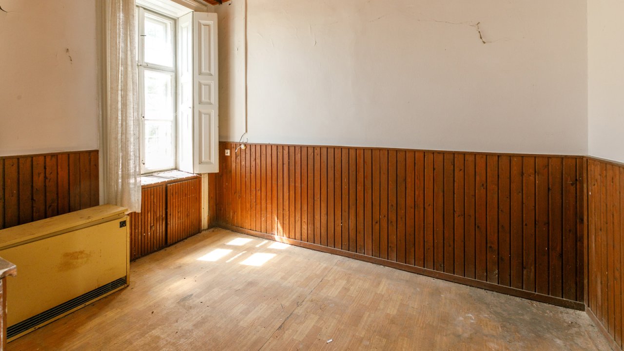 (ACA) Historische Villa am Rande des Balaton möchte aus dem Dornröschenschlaf erweckt werden (44073)