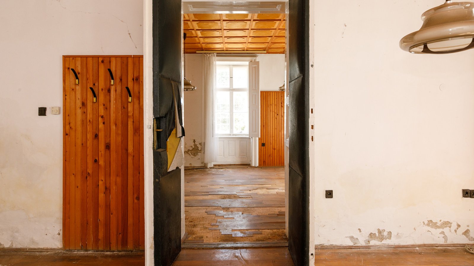 (ACA) Historische Villa am Rande des Balaton möchte aus dem Dornröschenschlaf erweckt werden (44073)
