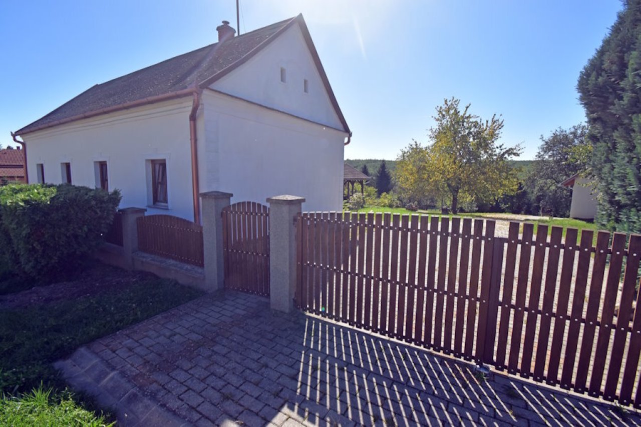 Bauernhaus in ruhiger Lage, großes Grundstück &amp; Halle (BBA-FER0610) (FER0610)