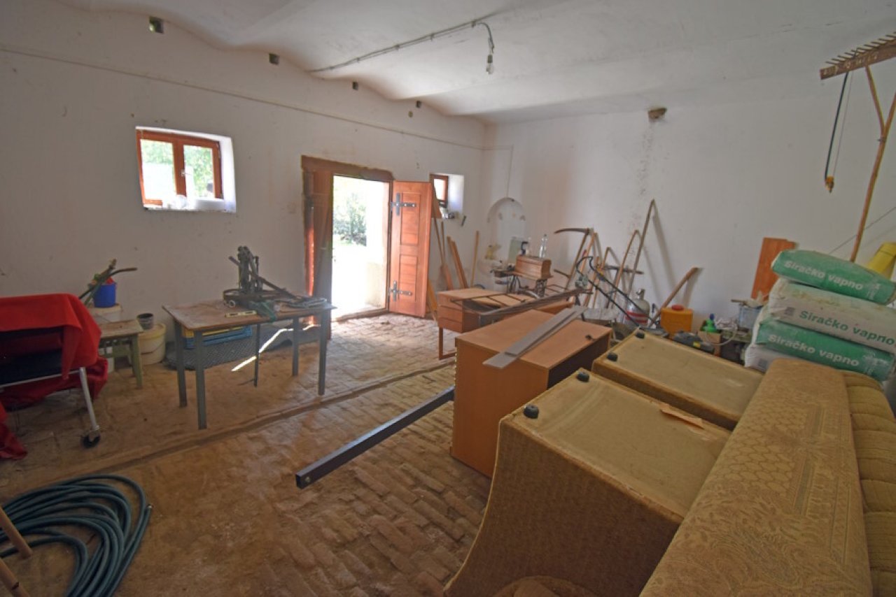 Bauernhaus in ruhiger Lage, großes Grundstück &amp; Halle (BBA-FER0610) (FER0610)