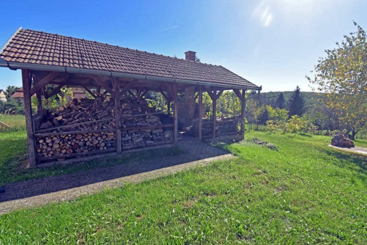 Bauernhaus in ruhiger Lage, großes Grundstück &amp; Halle (BBA-FER0610) (FER0610)