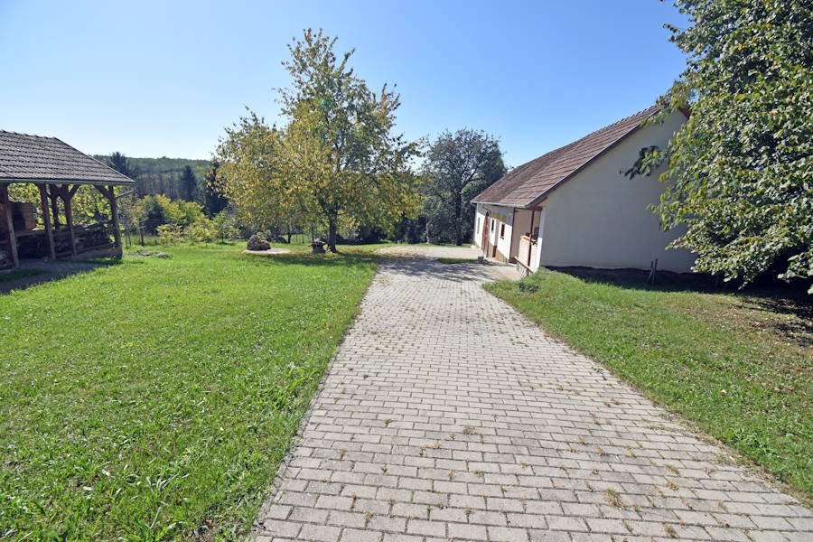 Bauernhaus in ruhiger Lage, großes Grundstück & Halle (BBA-FER0610) (FER0610)