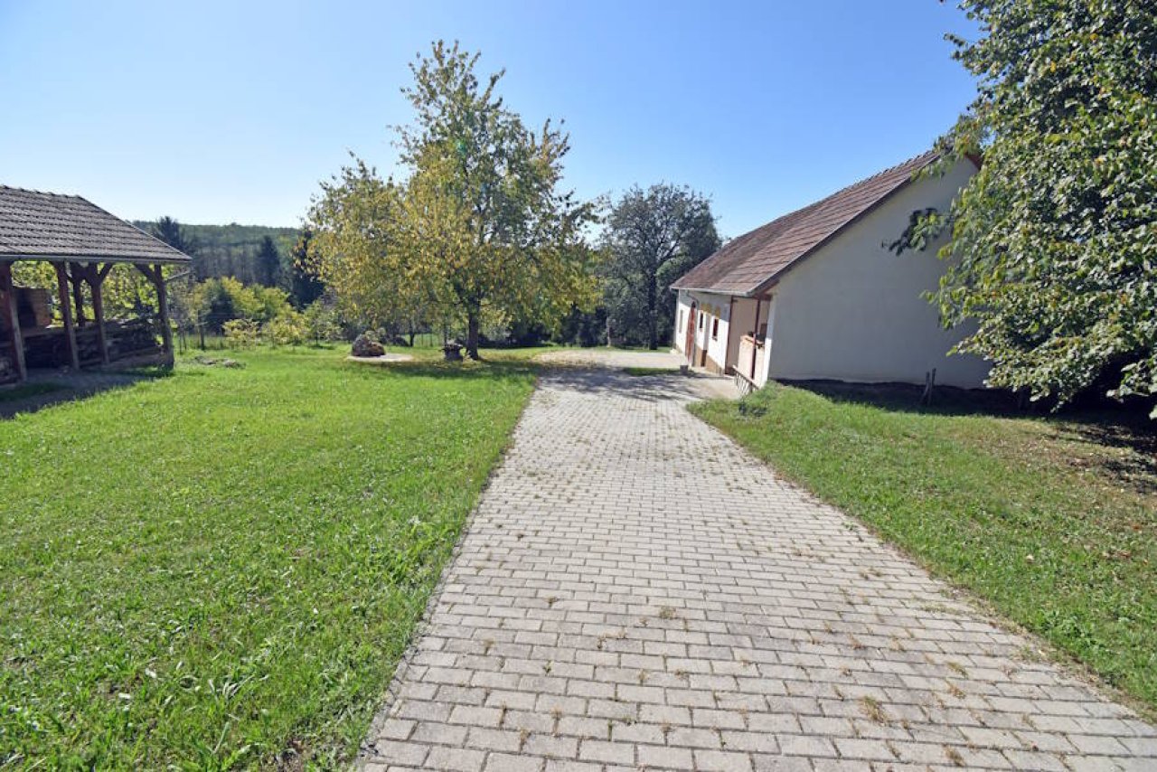 Bauernhaus in ruhiger Lage, großes Grundstück &amp; Halle (BBA-FER0610) (FER0610)