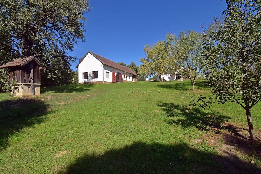 Bauernhaus in ruhiger Lage, großes Grundstück &amp; Halle (BBA-FER0610)