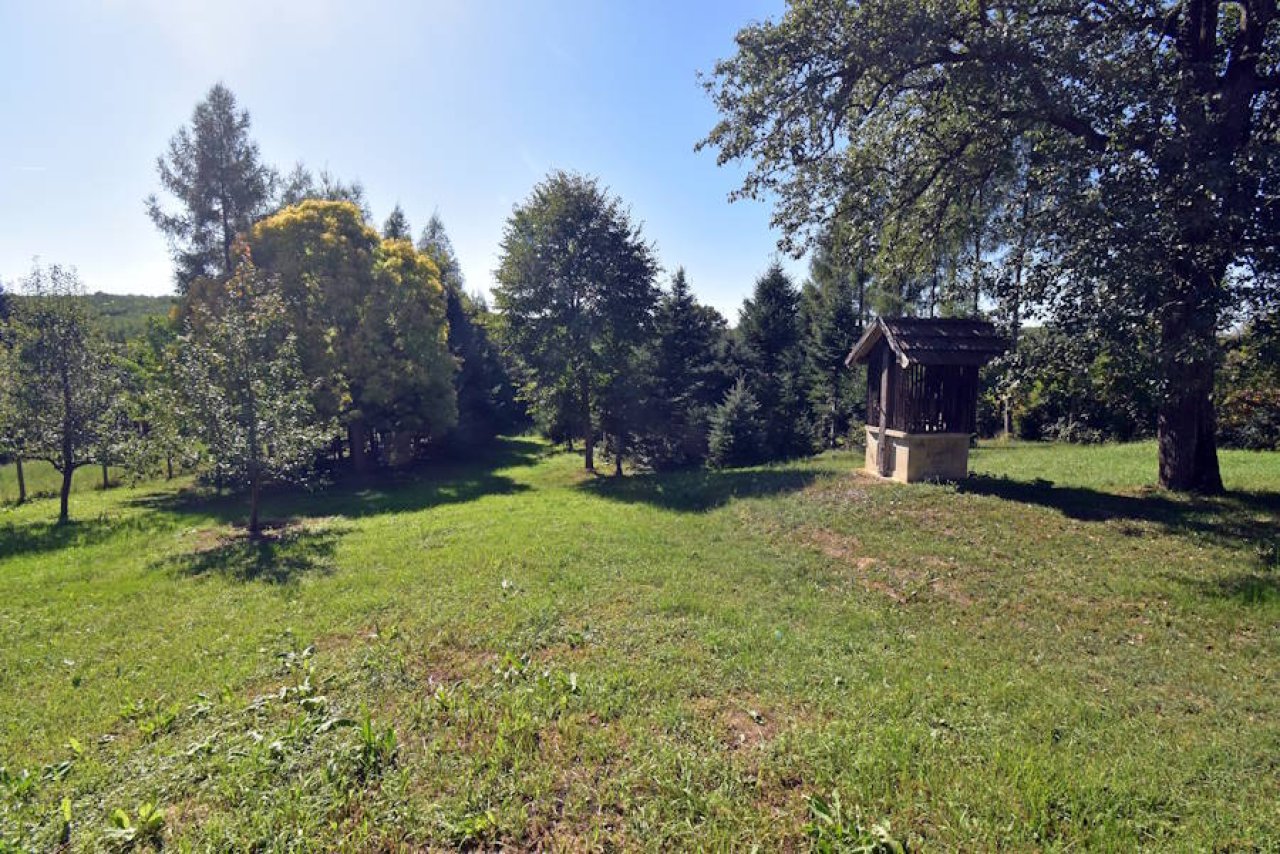 Bauernhaus in ruhiger Lage, großes Grundstück &amp; Halle (BBA-FER0610) (FER0610)