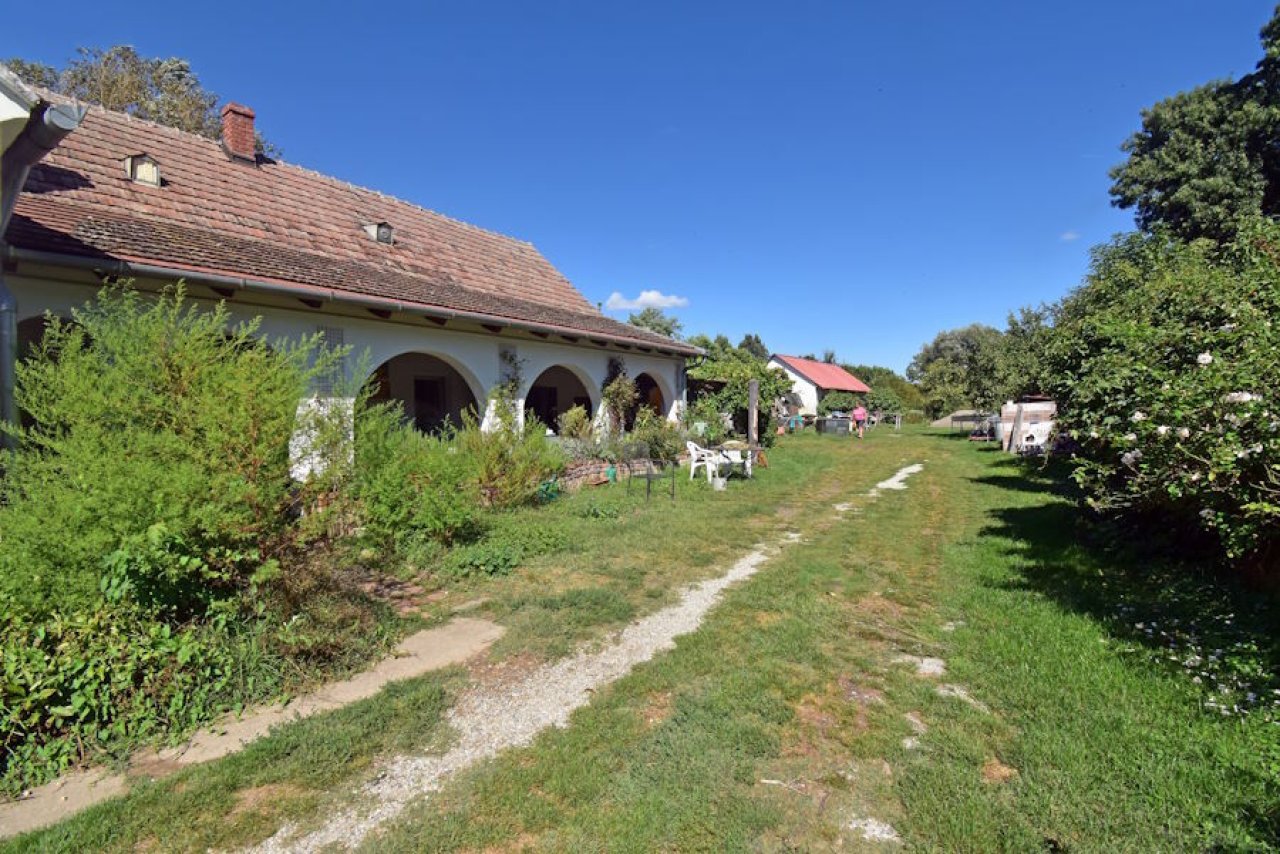 2 Landhäuser nebeneinander, eins bereits renoviert (BBA-FER0910) (FER0910)