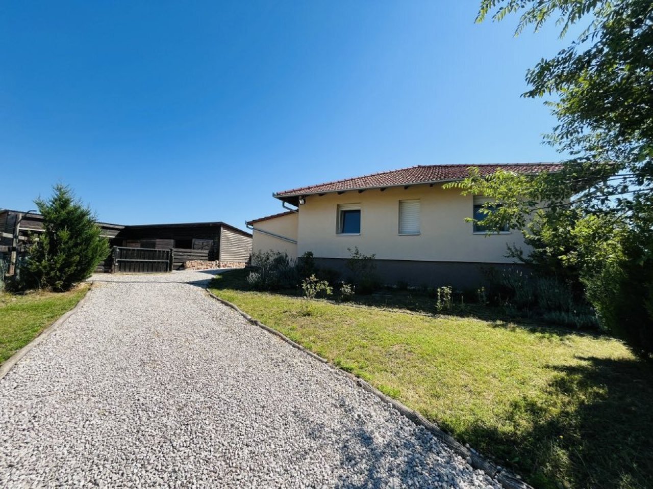 (AAA) Sehr gepflegtes Landhaus &amp; Pferdehaltung möglich (CM242)