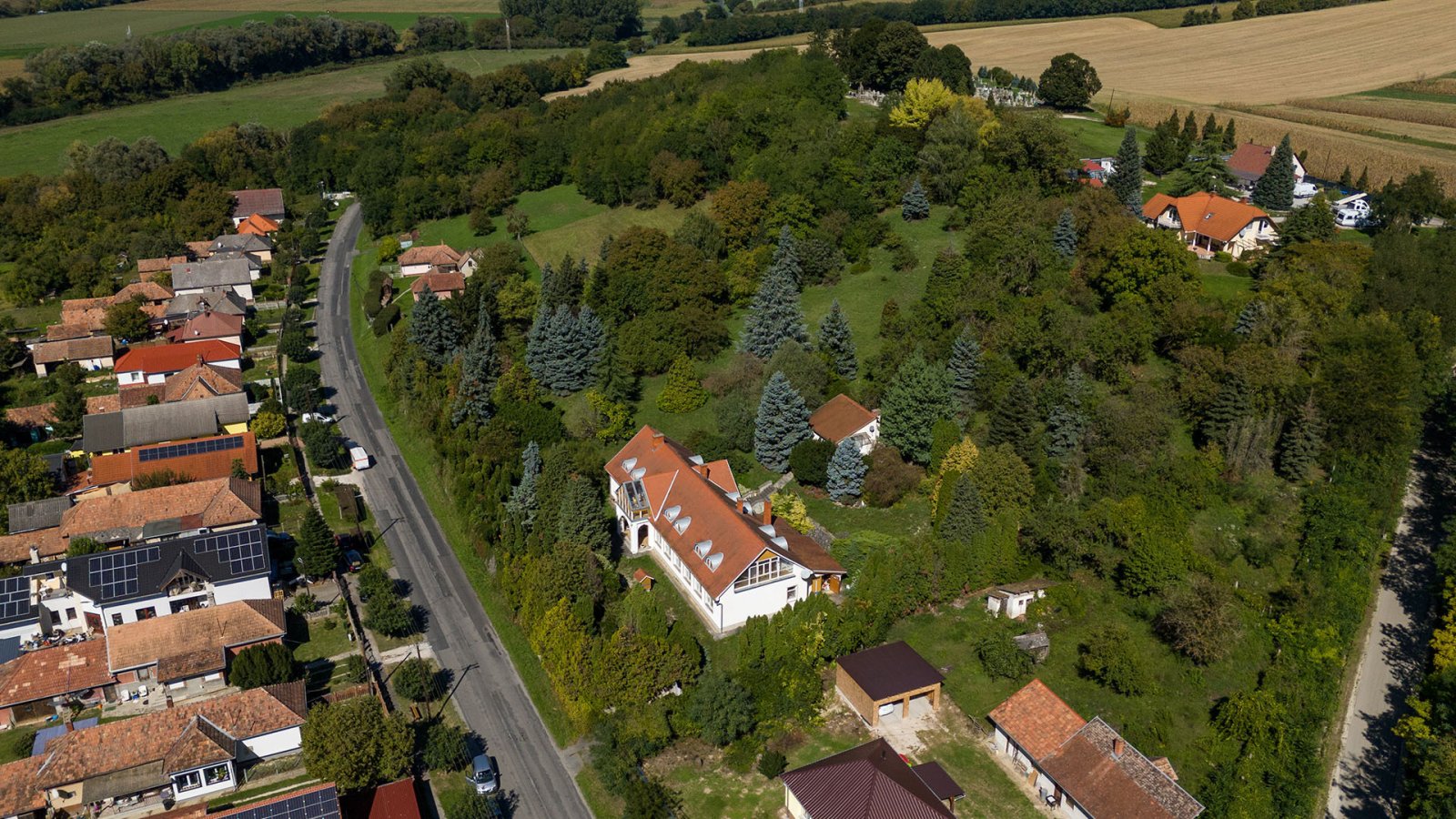 (AAA) Historisches Gebäude als Atelier, Seminarhaus oder großes Wohnhaus (AAA) (33852)