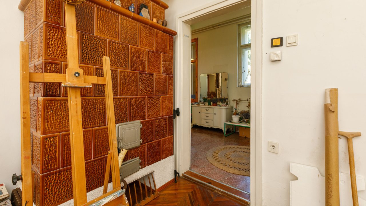 (AAA) Historisches Gebäude als Atelier, Seminarhaus oder großes Wohnhaus (AAA) (33852)