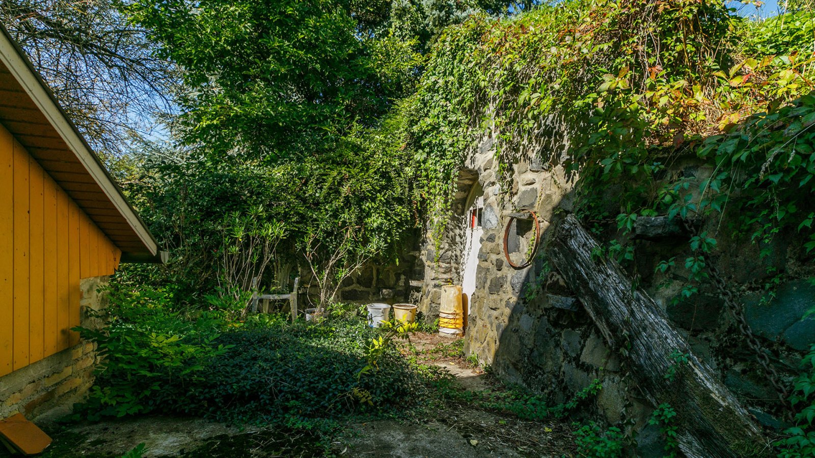(AAA) Historisches Gebäude als Atelier, Seminarhaus oder großes Wohnhaus (AAA) (33852)