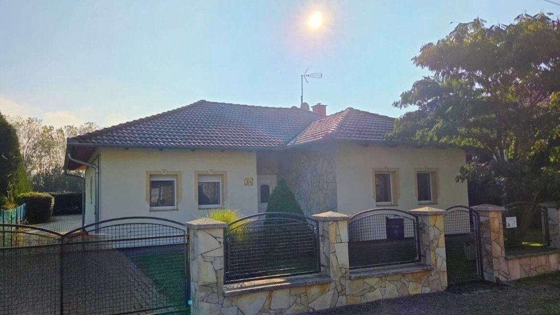 Exklusives und Gepflegtes Familienhaus in ruhiger, zentraler Lage Nähe Balaton