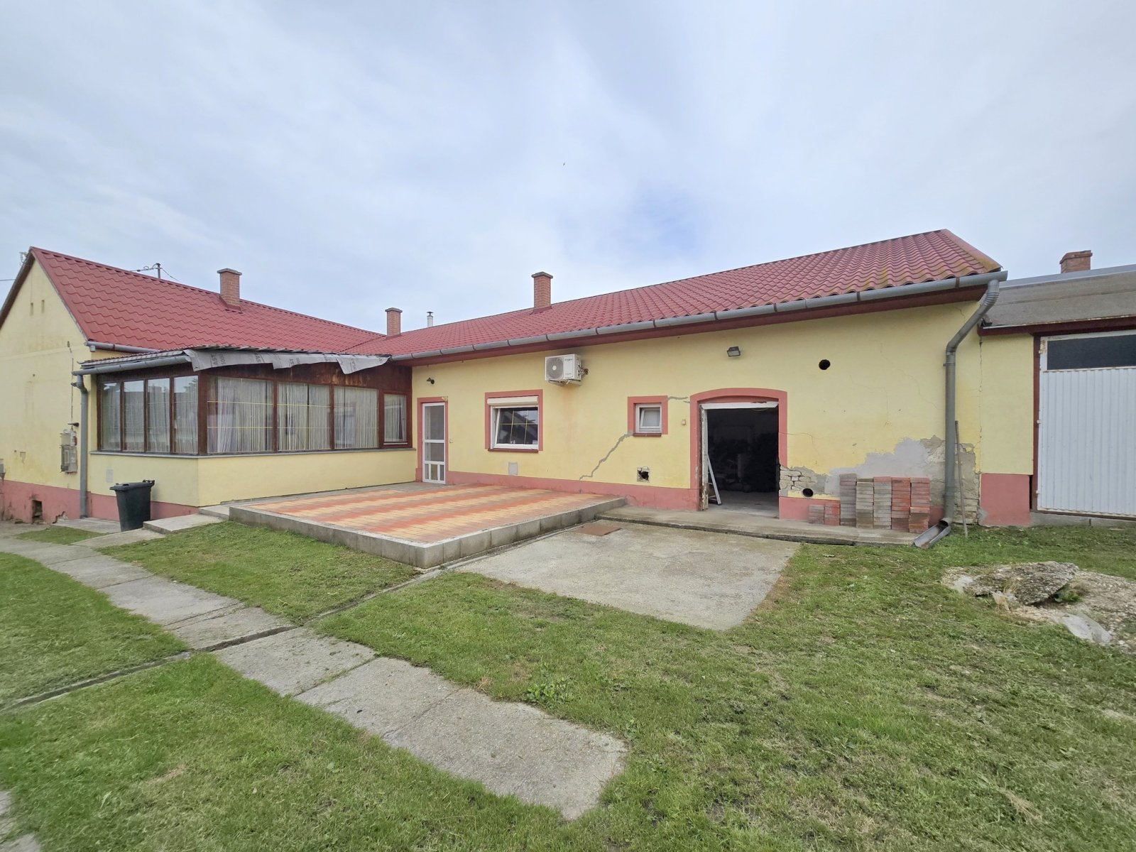 (ABA) Großes Familienhaus in schöner & ruhiger Lage