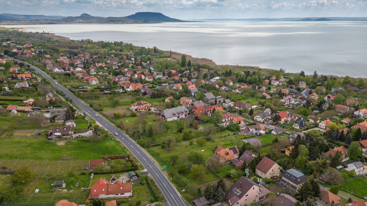 (AAA) Großes Stadthaus mit Balaton-Panorama und Geschäftsmöglichkeiten (33561)