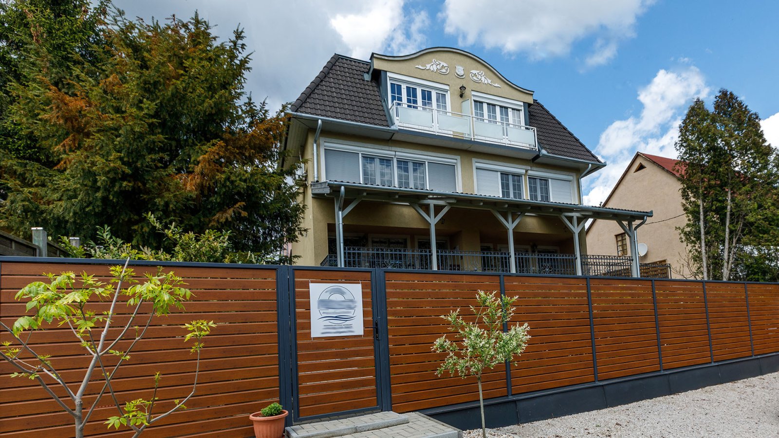 (AAA) Großes Stadthaus mit Balaton-Panorama und Geschäftsmöglichkeiten