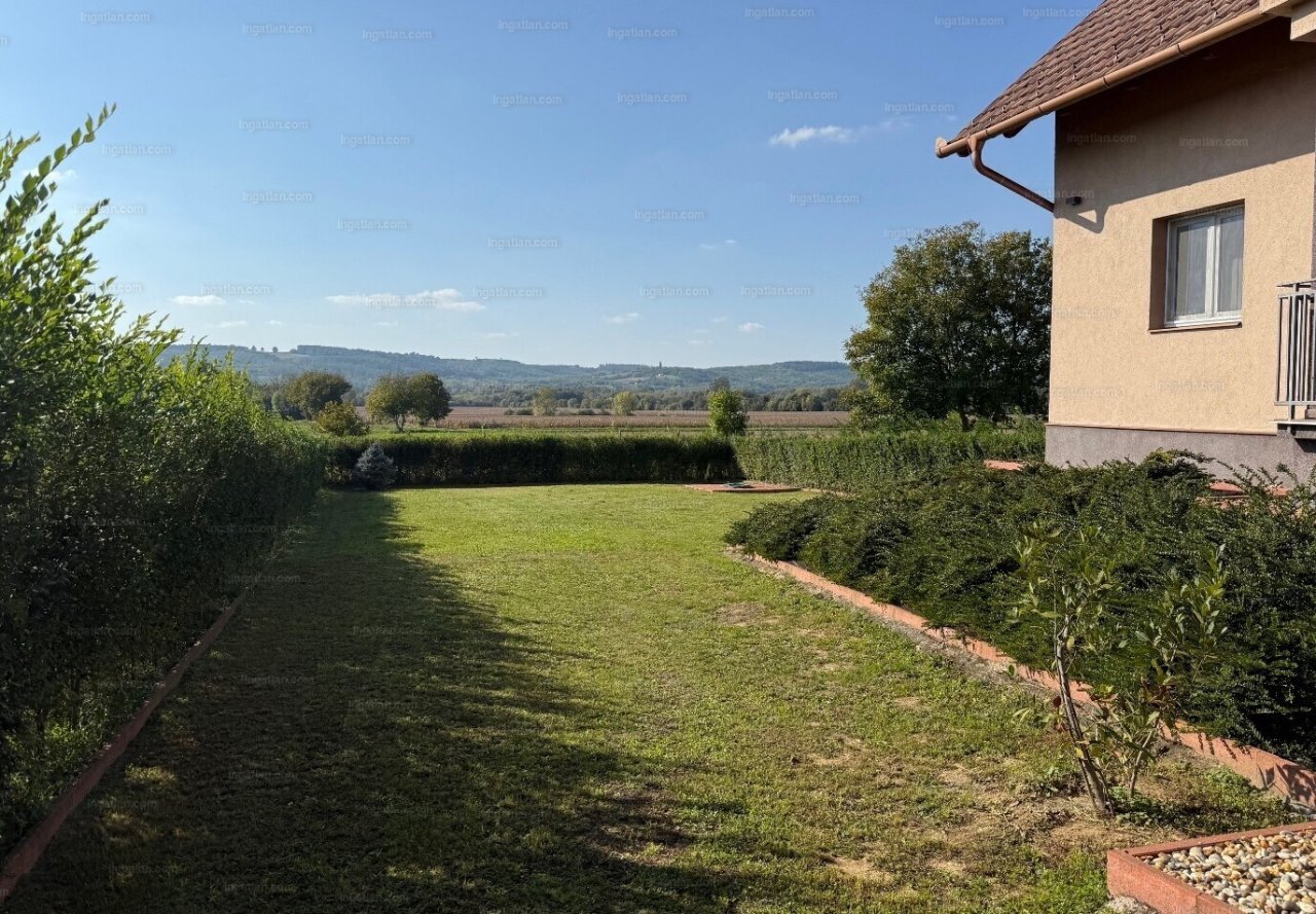 (AAA) Neuwertige Wohnung im Kurort mit Panoramablick (KK009-M)