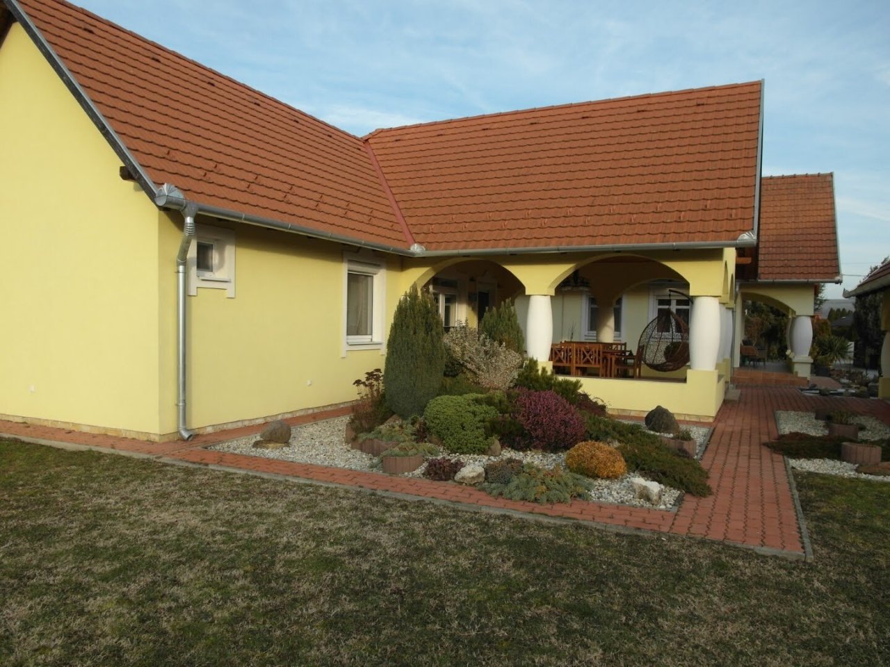 (AAA) Hochwertige Immobilie im aufstrebenden Zalacsány (KK010)