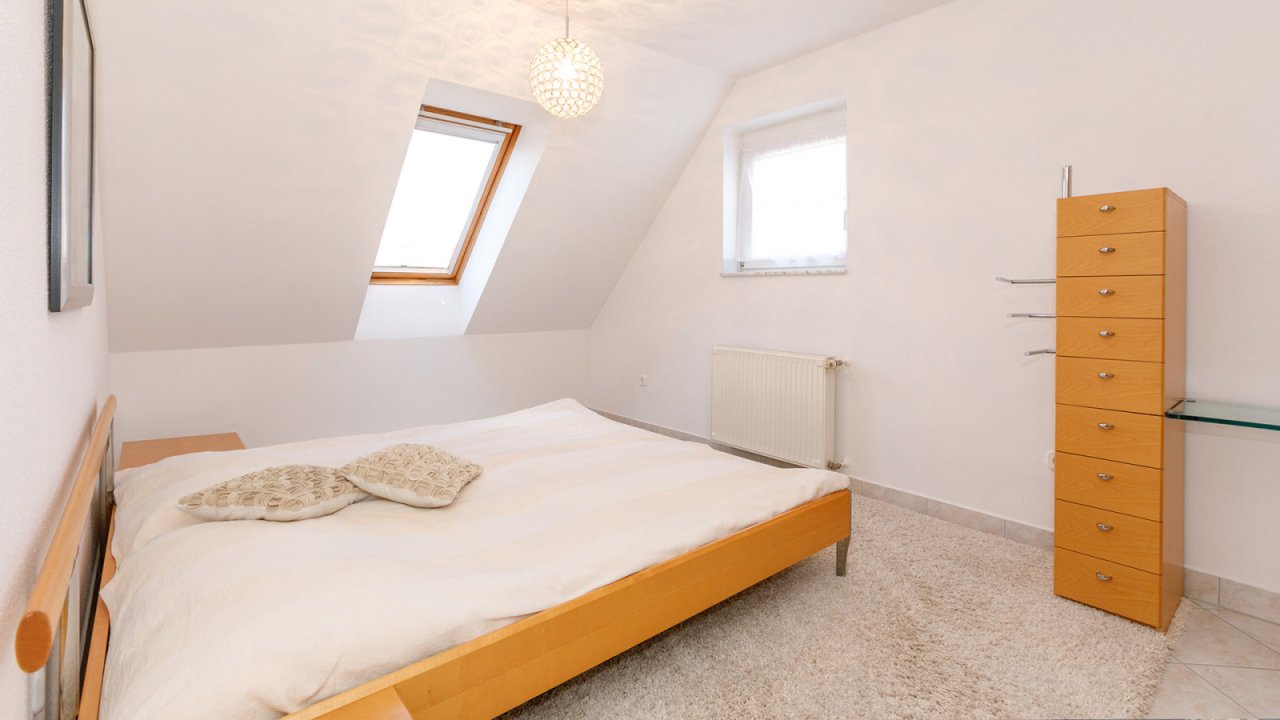 (AAA) Luxuriöses Anwesen am Nordufer mit Seepanorama (33562)