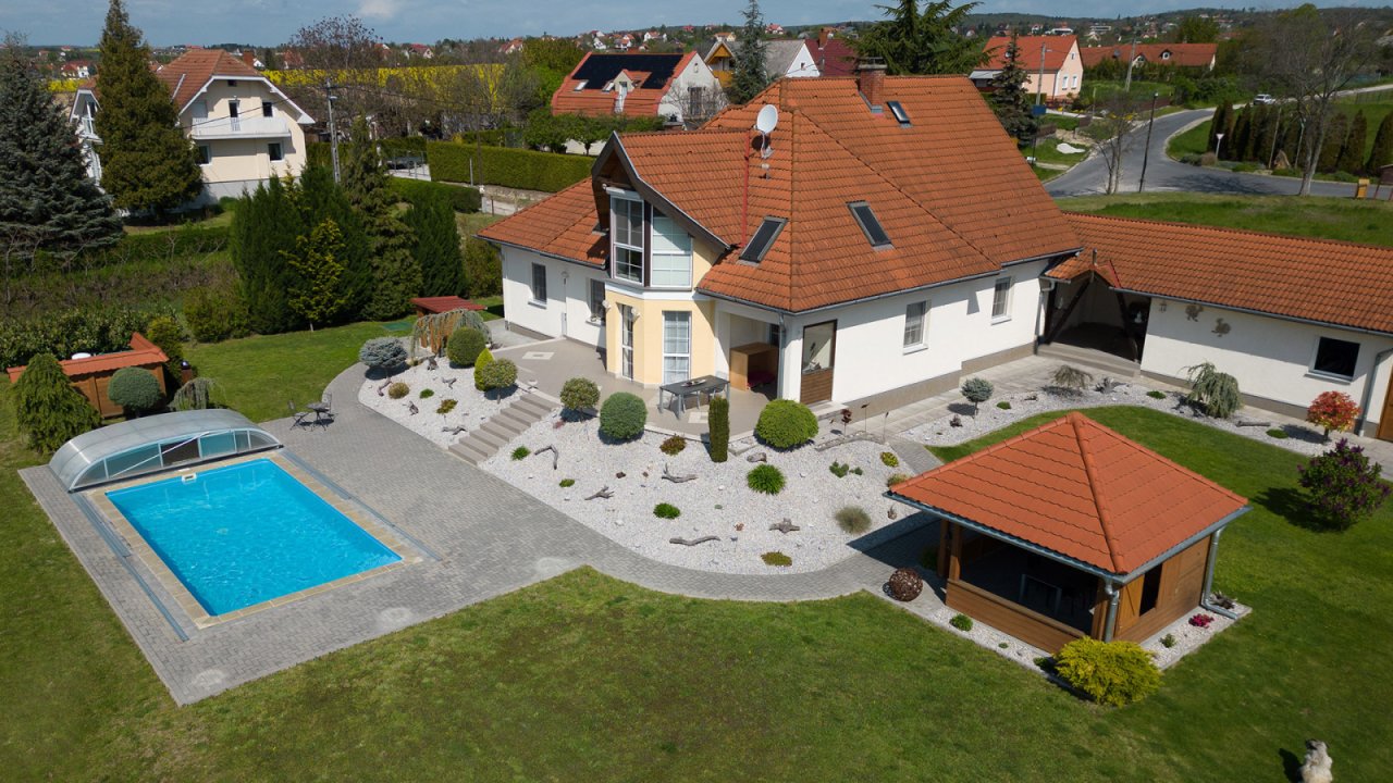 (AAA) Luxuriöses Anwesen am Nordufer mit Seepanorama (33562)