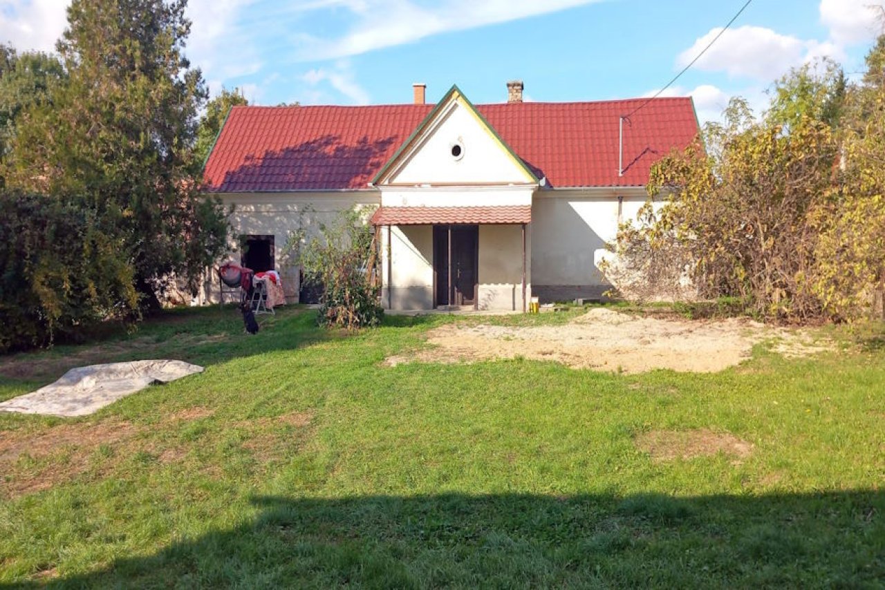 (BBA) Teilrenoviertes Bauernhaus mit großem Grundstück &amp; Nebengebäuden (FER2710)
