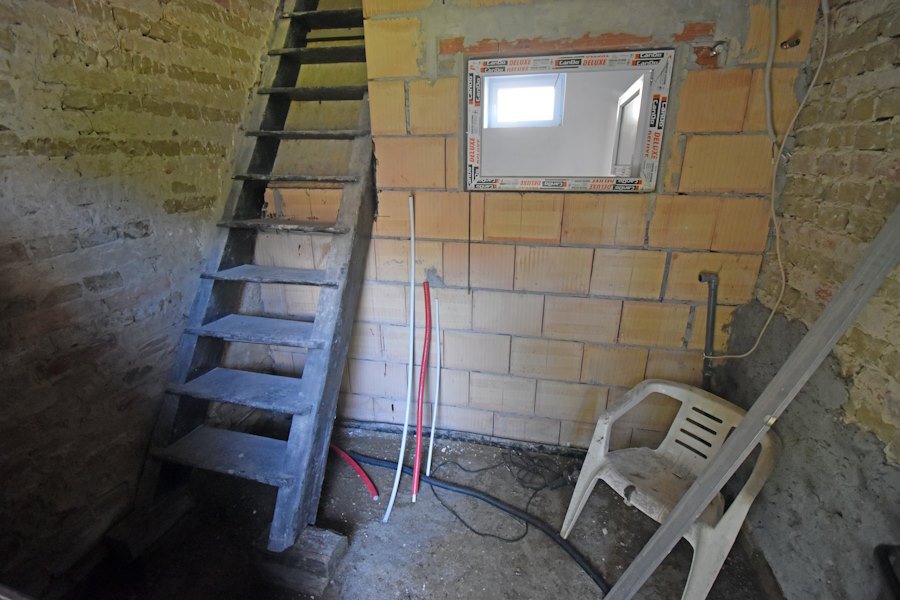 (BBA) Teilrenoviertes Bauernhaus mit großem Grundstück & Nebengebäuden (FER2710)