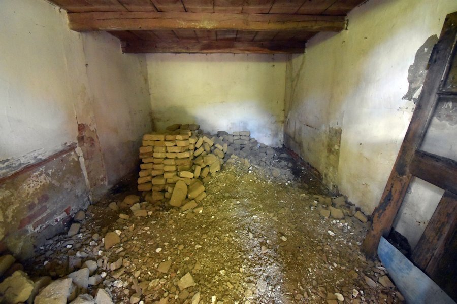 (BBA) Teilrenoviertes Bauernhaus mit großem Grundstück & Nebengebäuden (FER2710)