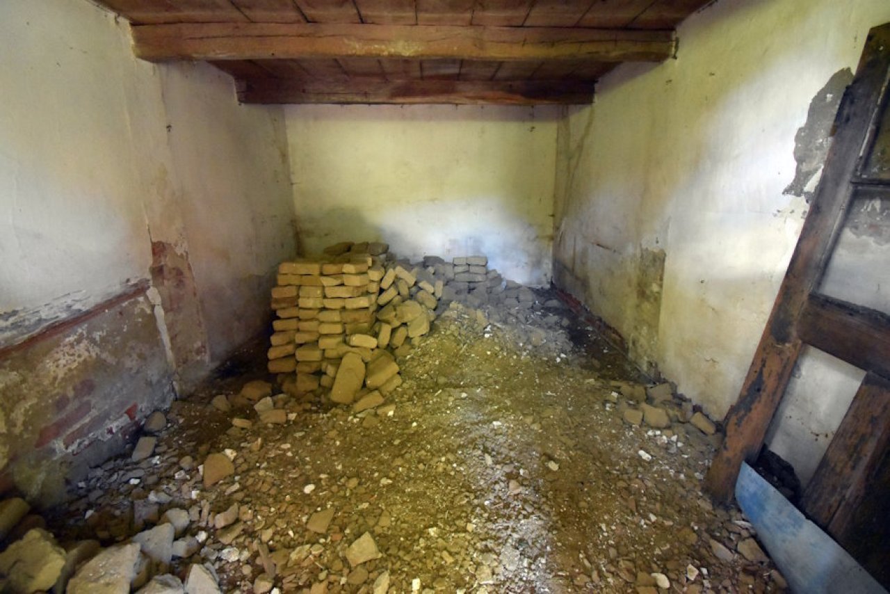 (BBA) Teilrenoviertes Bauernhaus mit großem Grundstück &amp; Nebengebäuden (FER2710)